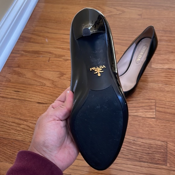 Prada round toe patent leather pumps - Picture 5 of 8